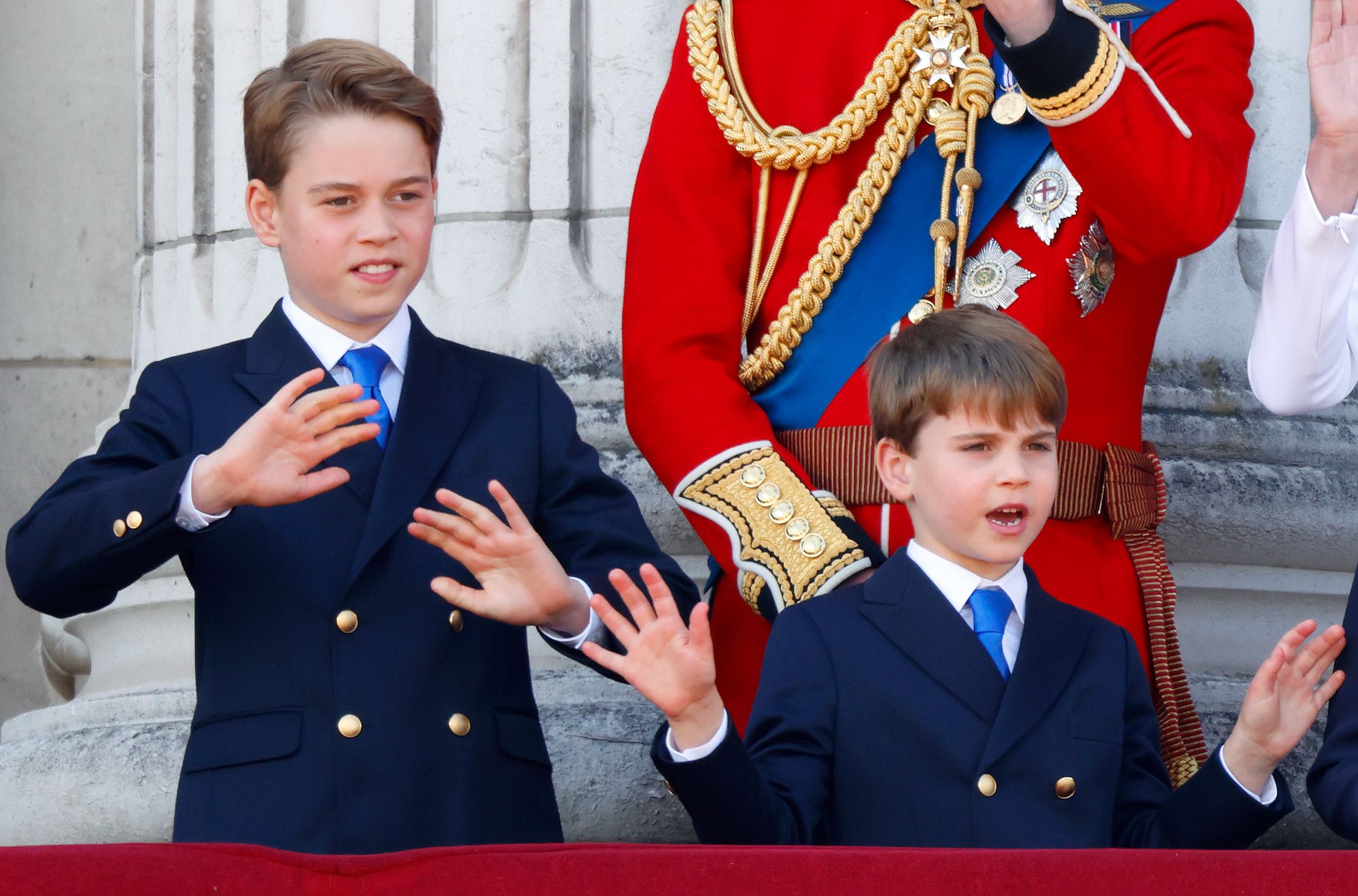 ジョージ王子、トゥルーピング・ザ・カラーでお兄さんらしさを発揮 ルイ王子のお行儀を注意
