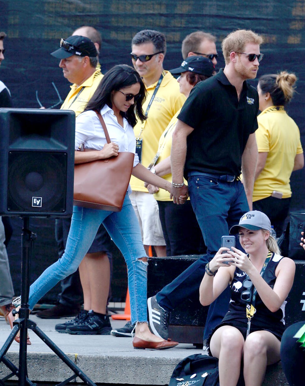 Prince Harry And Meghan Markle Cutest Moments — Royal Kisses Pda 9384