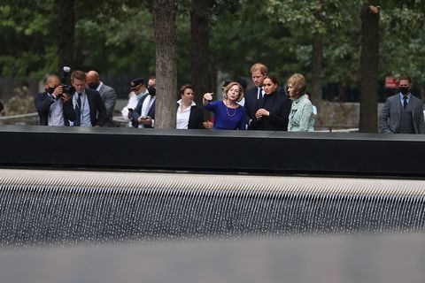 prince harry and meghan markle visit 9 11 memorial in nyc