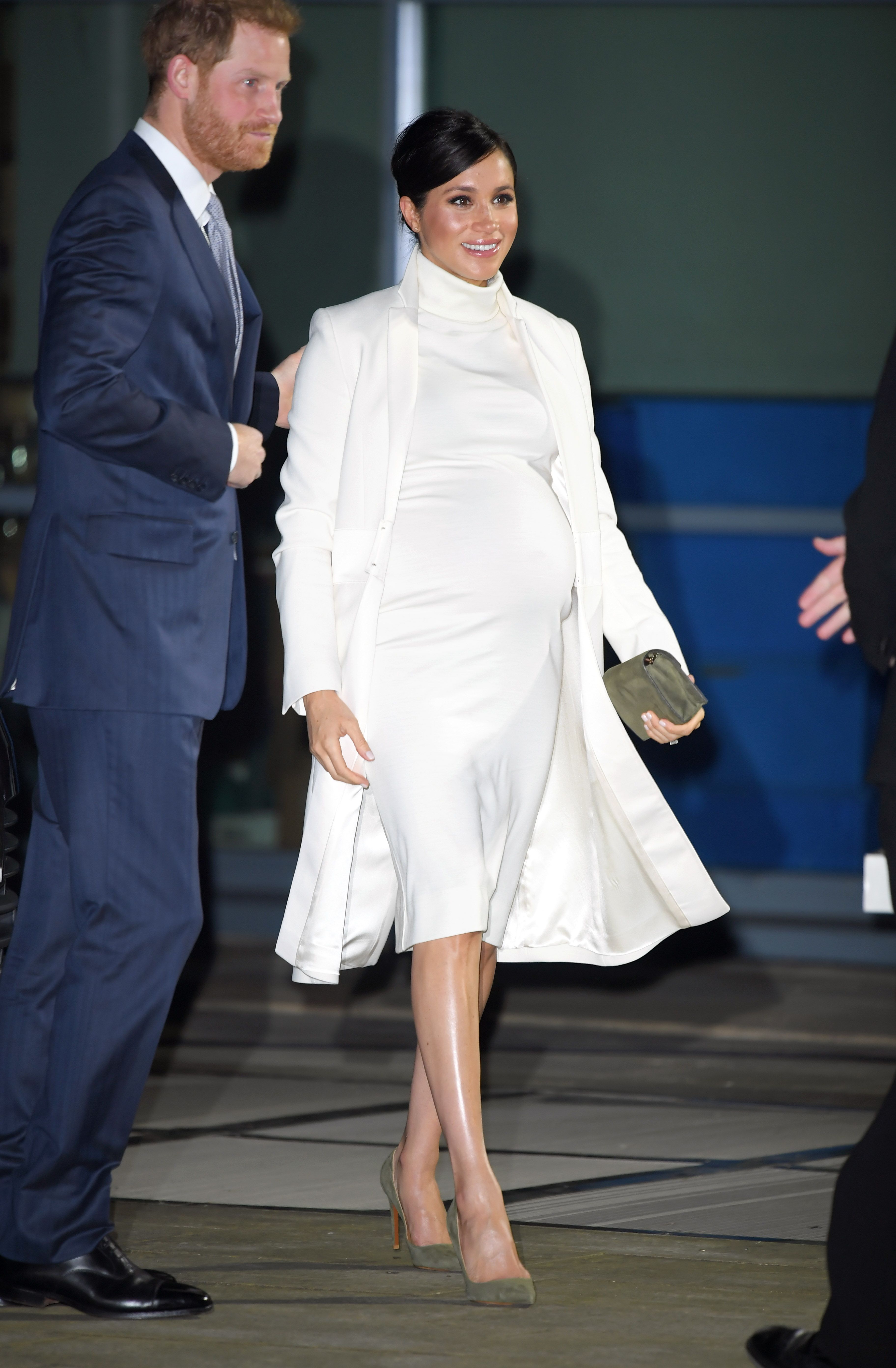 Meghan markle 2025 pregnant white dress