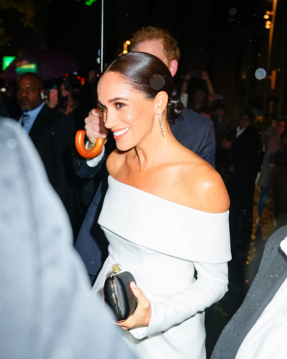 Nicolas Ghesquière For Louis Vuitton White Off-The-Shoulder Gown - Meghan  Markle Dresses - Meghan's Fashion