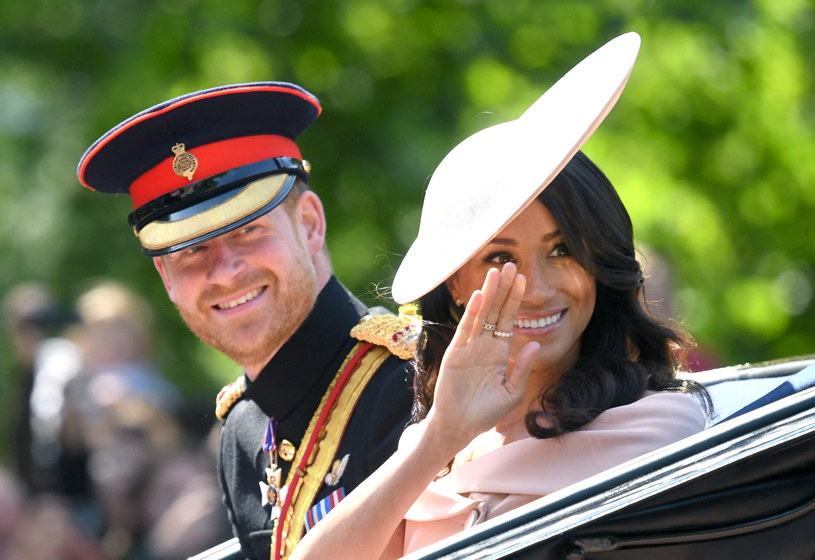 Breaking Royal Protocol: King'S Christmas Broadcast - 96q85hu