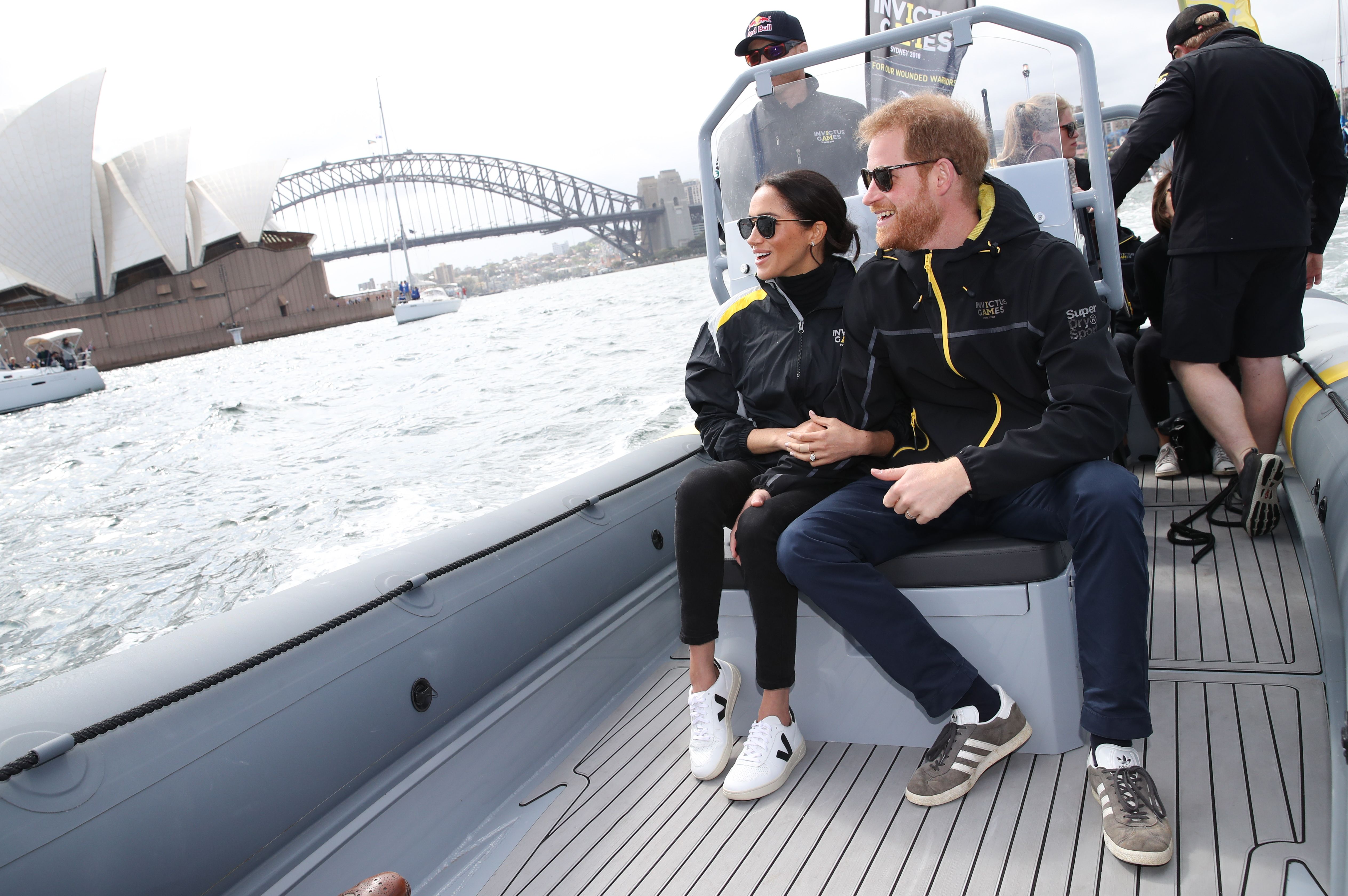 frágil Al borde número Meghan Markle Wears Sustainable Sneakers to Watch the Invictus Games in  Sydney