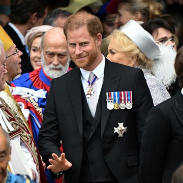 prins harry tijdens kroning van charles op 6 mei 2023