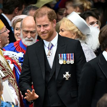 prins harry tijdens kroning van charles op 6 mei 2023
