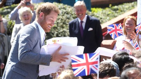 preview for Prince Harry Receives Cards from Children in Oxford