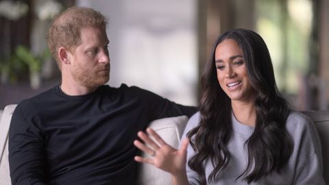 preview for Harry & Meghan - Official Trailer (Netflix)