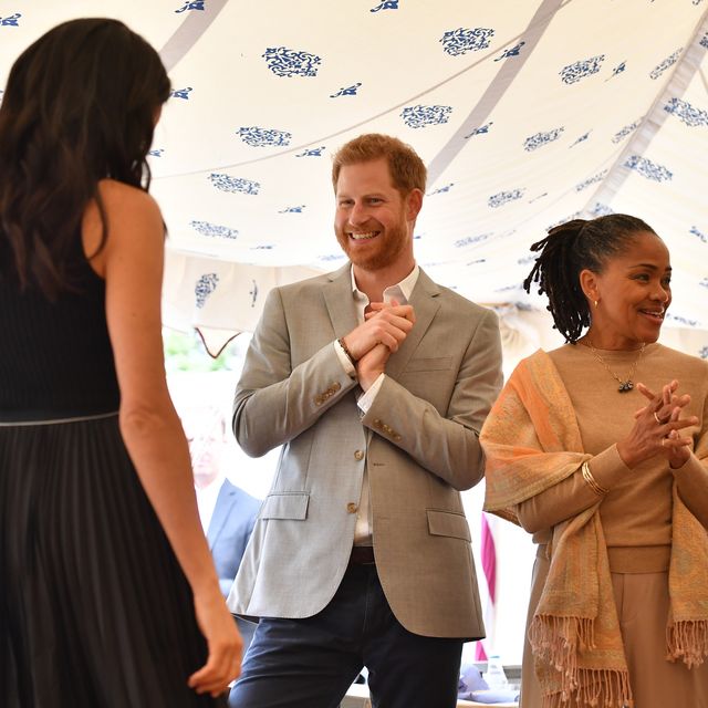 Body Language Experts Analyze Prince Harry and Meghan Markle's First ...