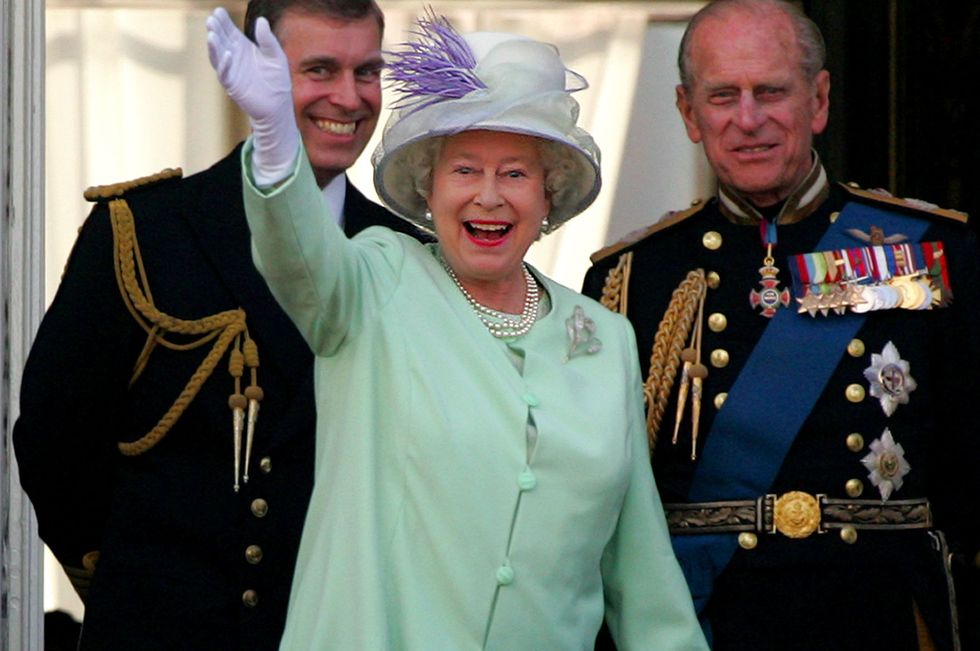 【英國皇室】皇室面臨近年最大財務危機，女王開始經營副業賣「琴酒」？