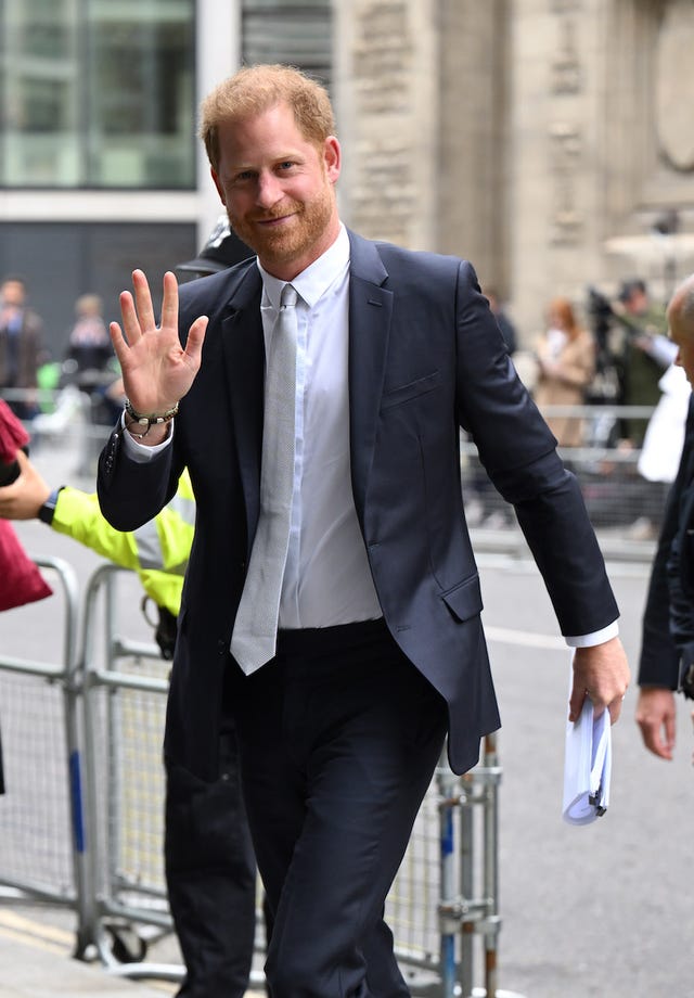 Prince Harrys Sweet Gesture During Flight Home From Trial