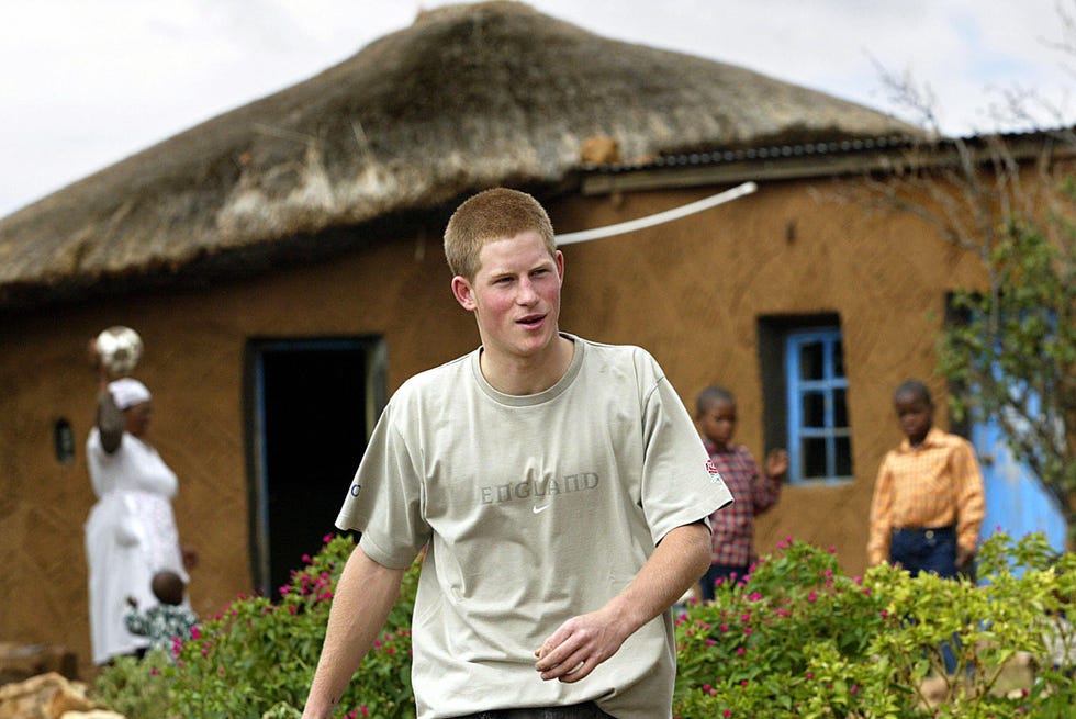 prince harry walks away from the hut in