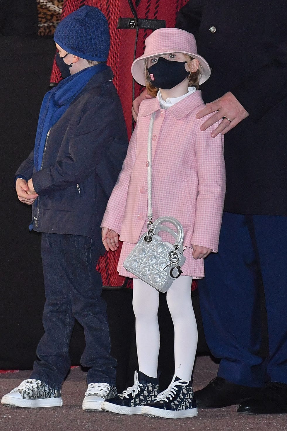 gabriella de mónaco con un conjunto de dior