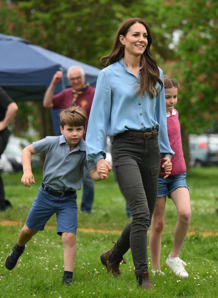 Kate Middleton Rocks the Perfect Fall Trouser See the Chic Look   Entertainment Tonight