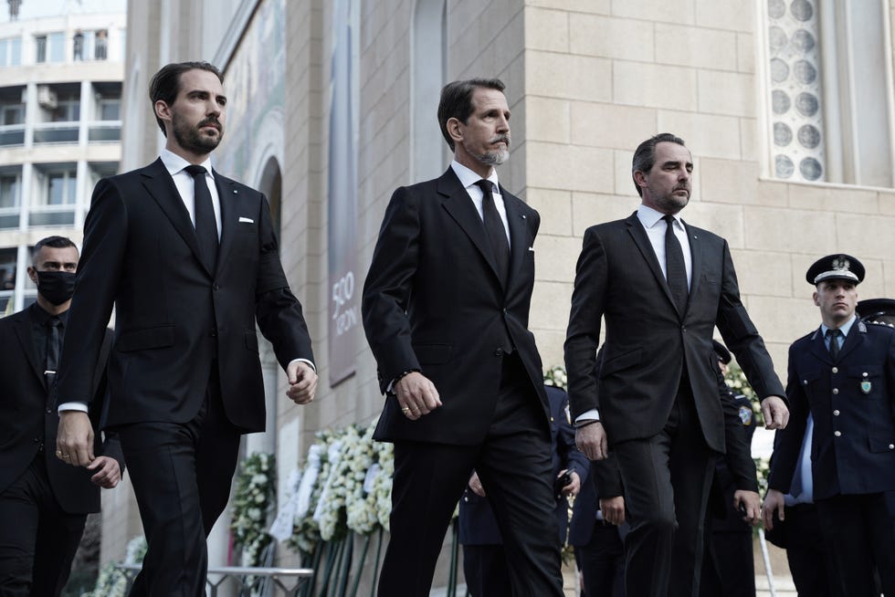 los hijos de constantino de grecia en su funeral