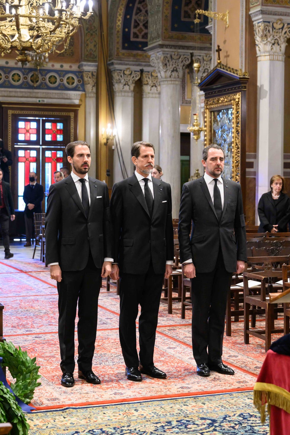 los hijos de constantino de grecia en su funeral