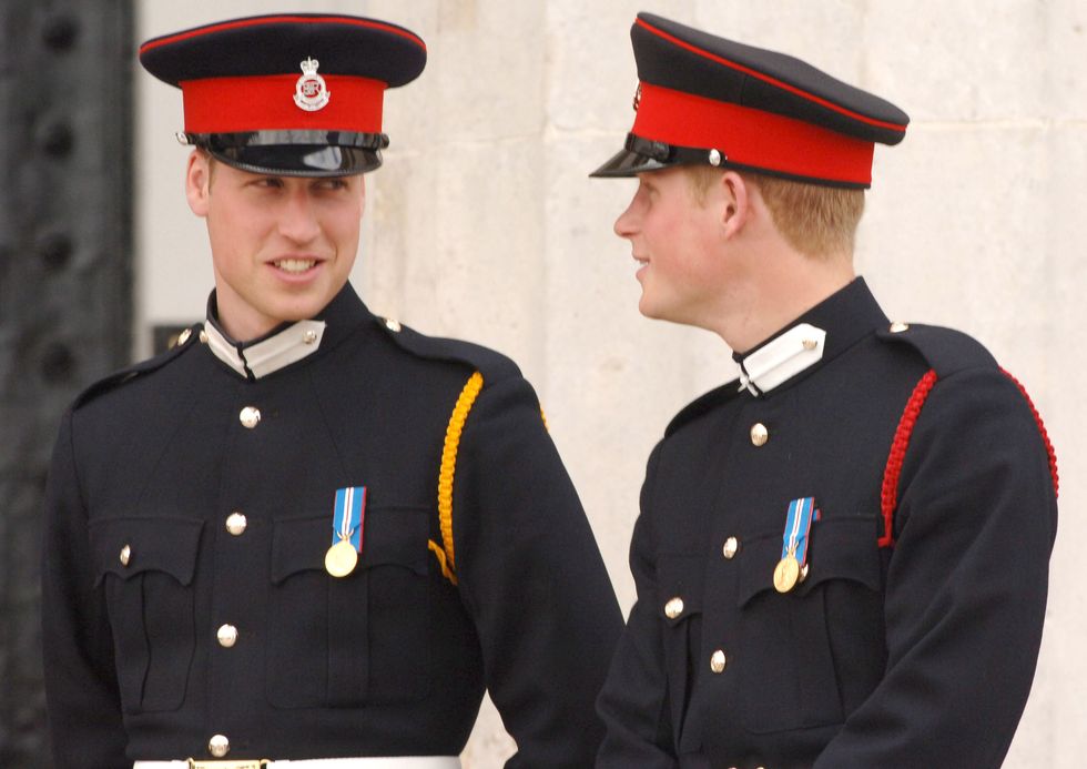 ﻿harry e william cadetti alla sandhurst military academy nel 2006