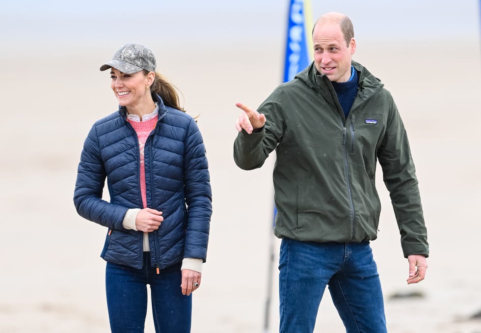 Prince William and Kate Middleton return to St. Andrews university