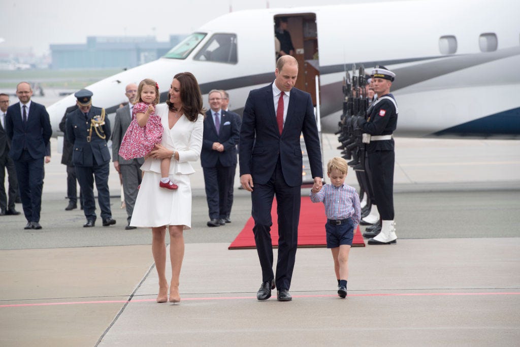 Kate Middleton, Prince William & Kids Fly Commercial to Scotland