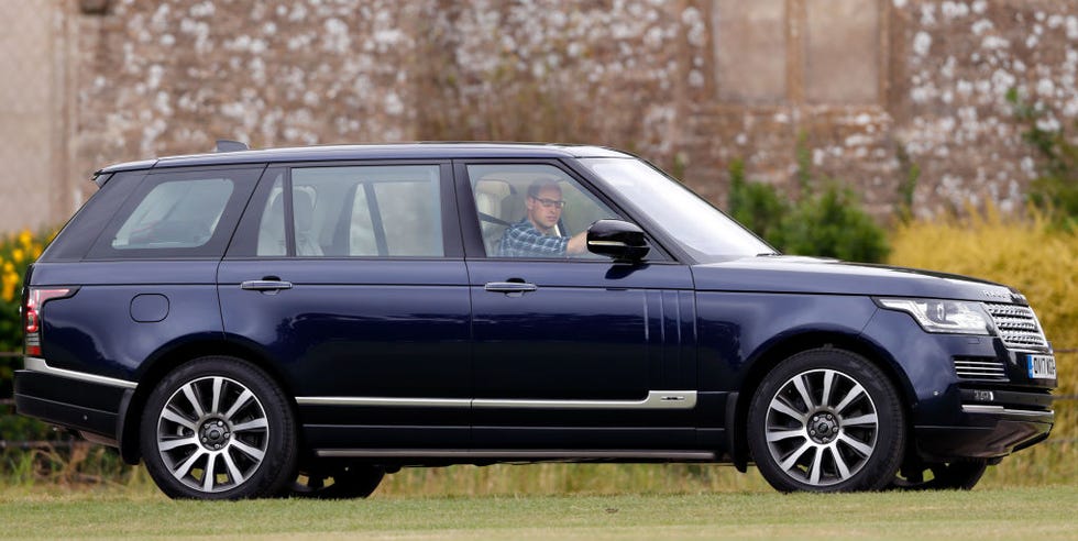 Guillermo de Inglaterra conduciendo su Land Rover
