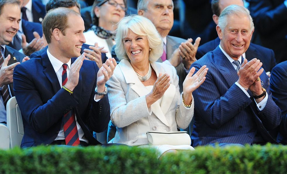 el príncipe de gales su mujer y su hijo sonríen en los invictus games de 2014