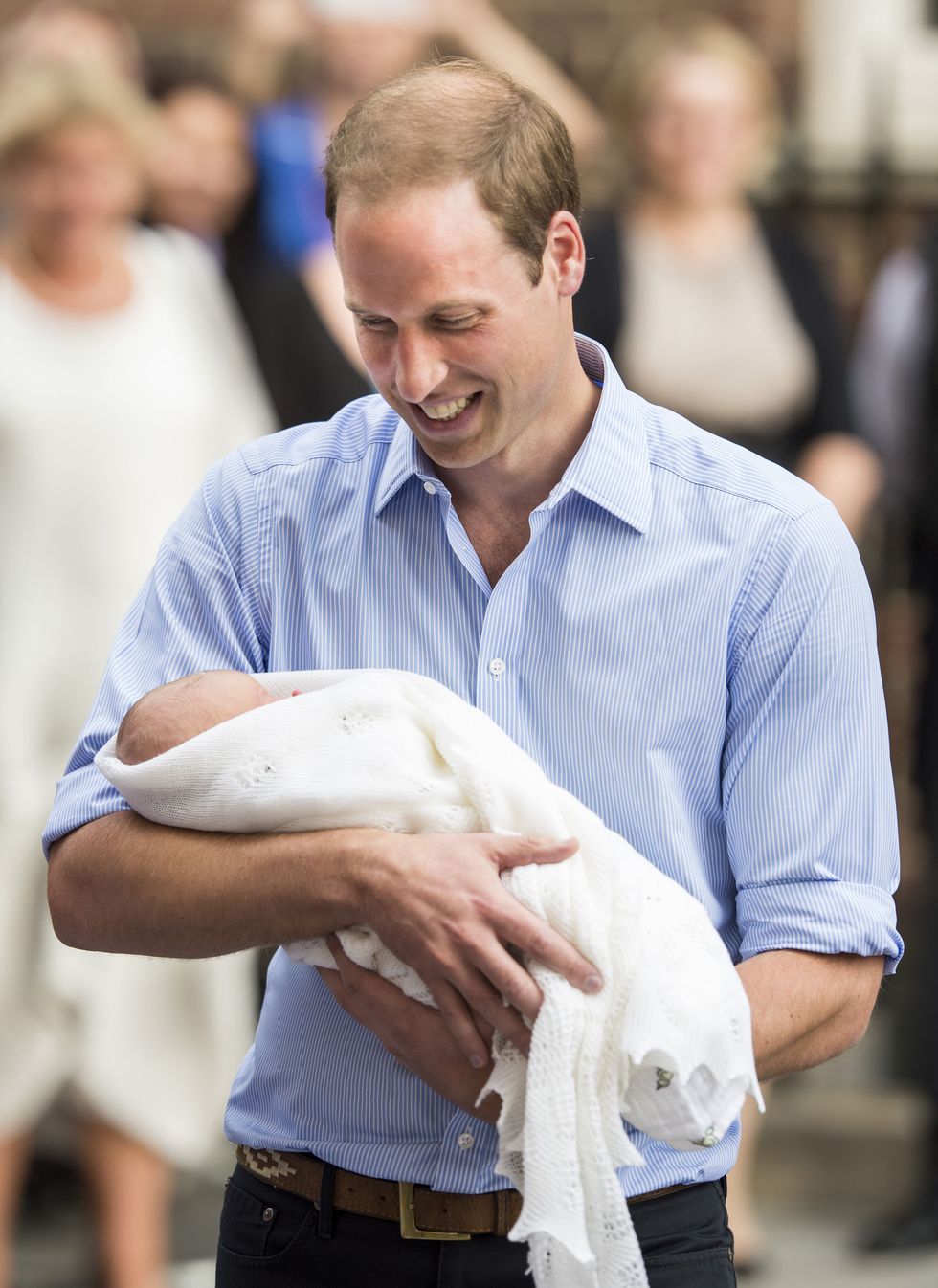 the duke  duchess of cambridge leave the lindo wing with their newborn son