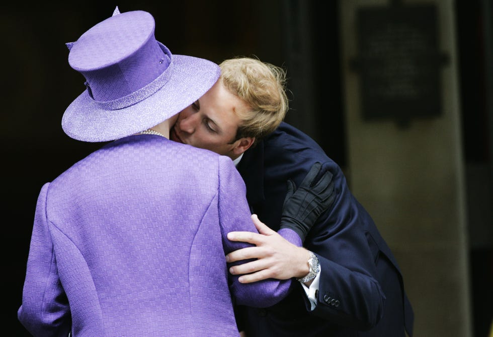 prince william and queen elizabeth at 10th anniversary service for diana princess of wales