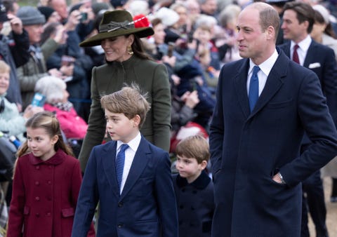 könig karl iii. feiert das erste weihnachtsfest als monarch mit der königlichen familie