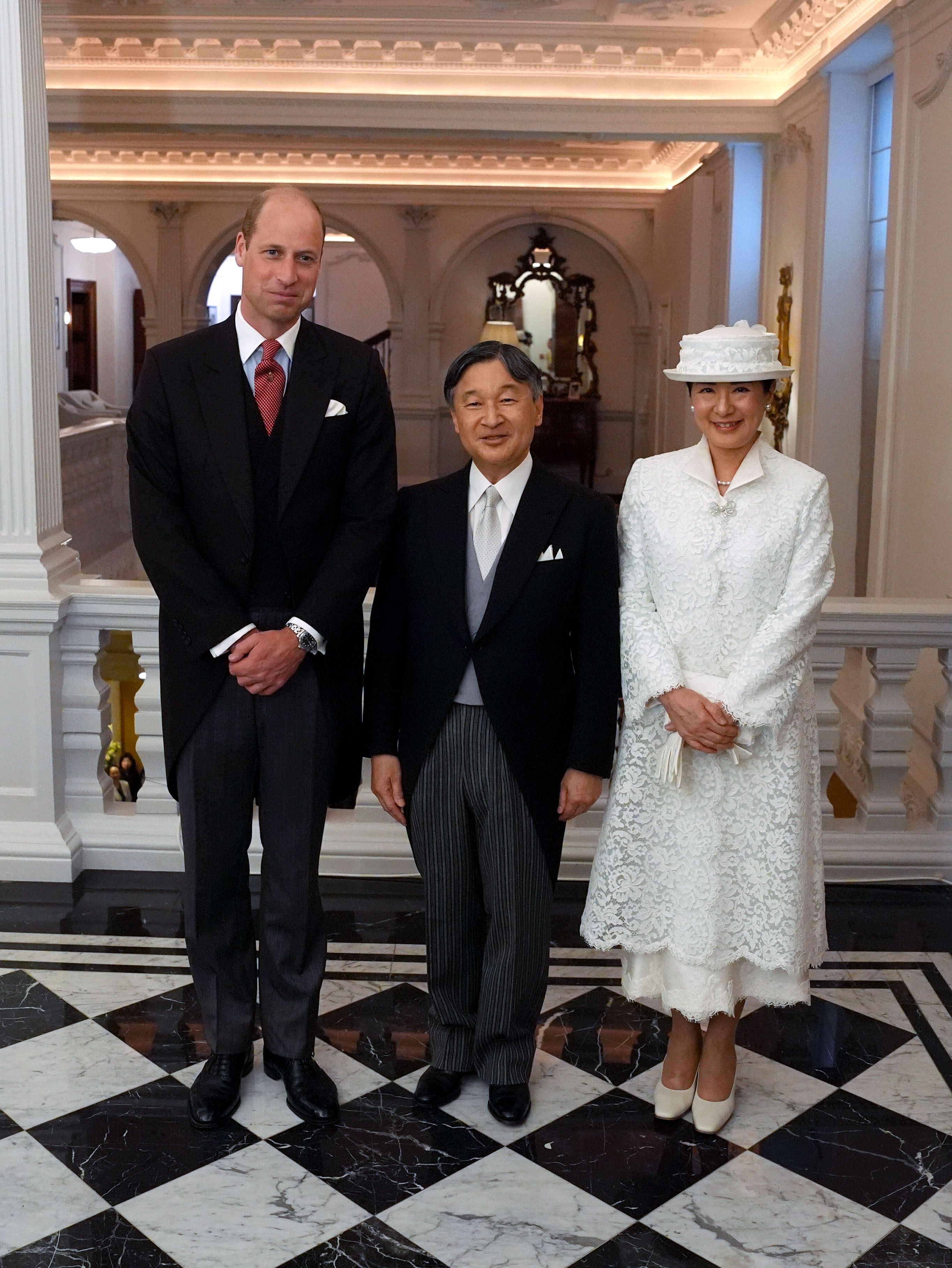 皇后雅子さまは純白ドレスで魅了！チャールズ国王夫妻主催の歓迎式典u0026晩さん会、豪華ゲストのフォーマルファッションを総覧｜ハーパーズ  バザー（Harper's BAZAAR）公式