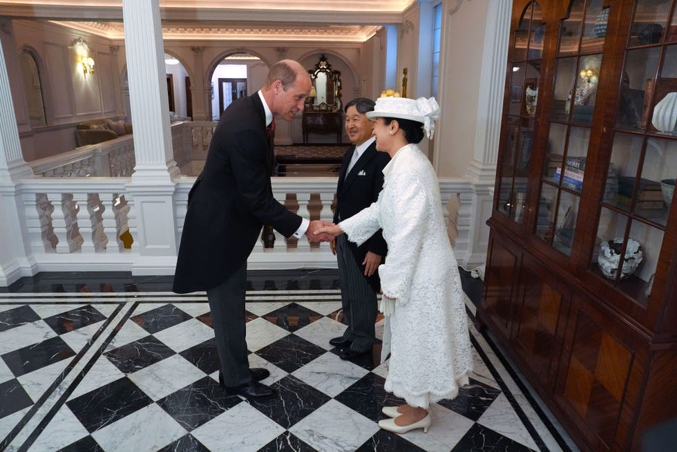 guillermo saluda a los emperadores de japón