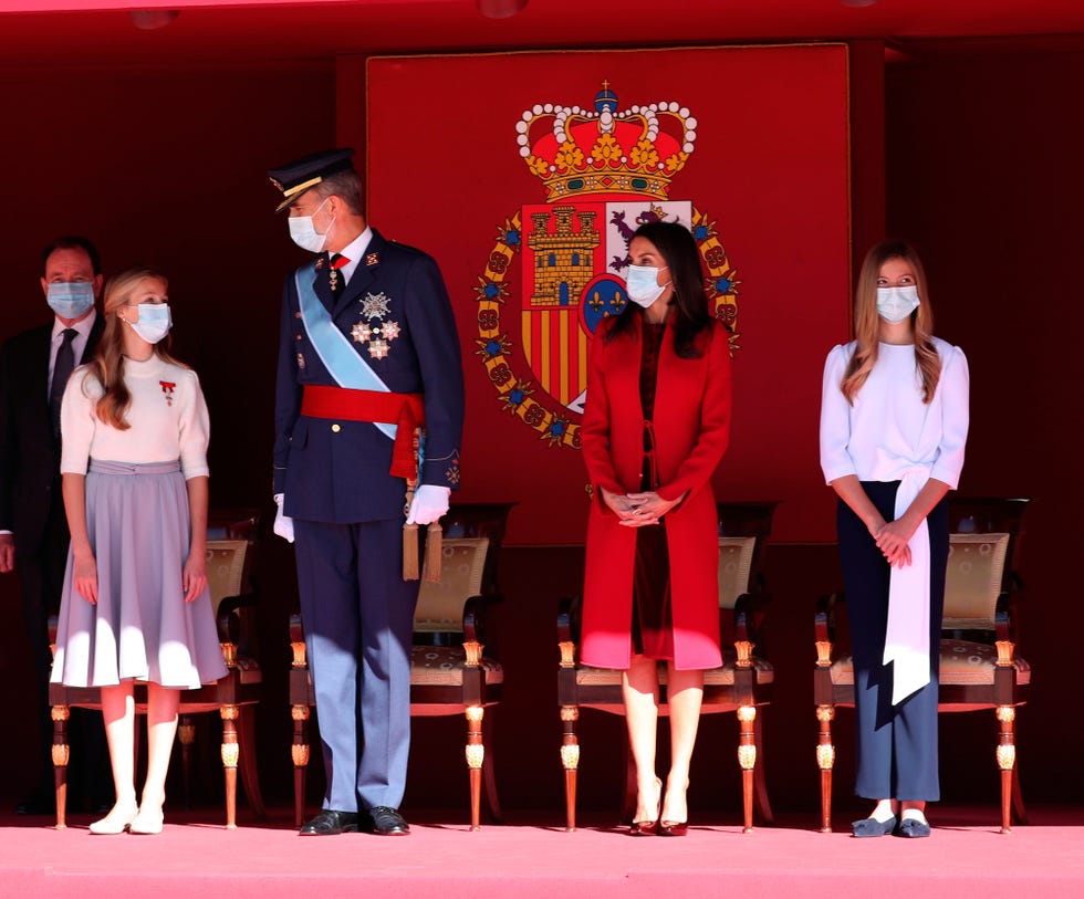 los reyes y sus hijas presiden la fiesta nacional más atípica