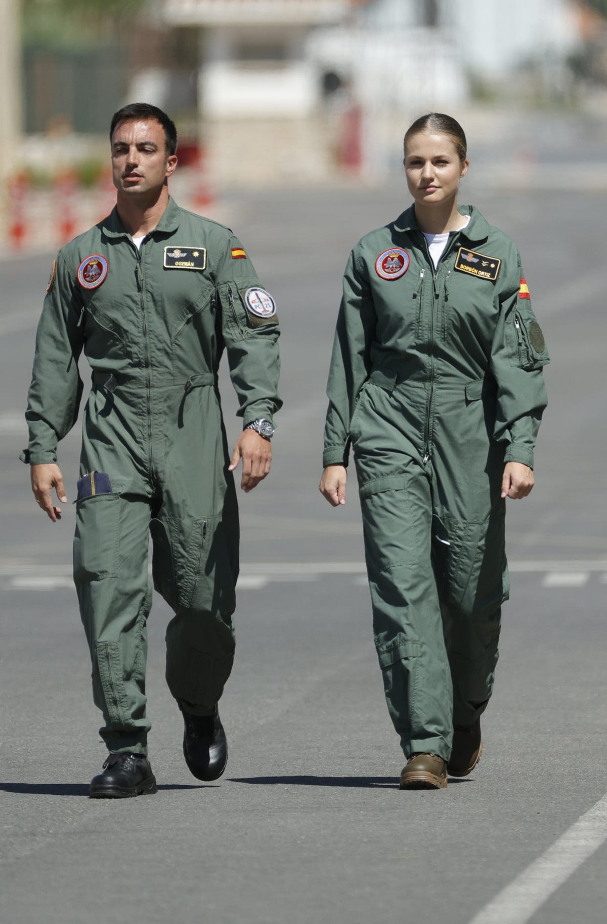 La princesa Leonor luce espectacular al estilo  Top Gun  en su llegada a la Academia General del Aire