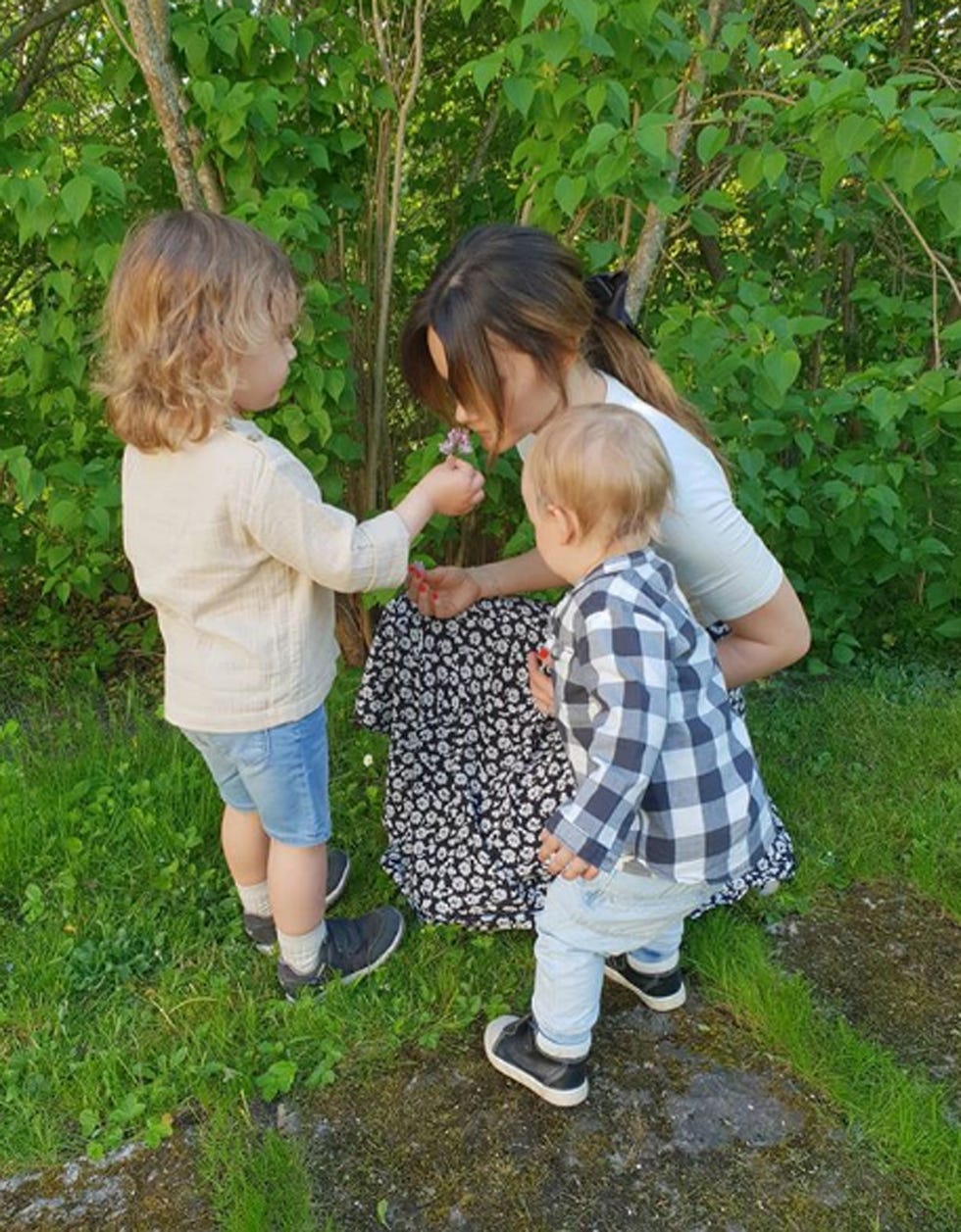 People in nature, Child, Tree, Gesture, Play, Toddler, 