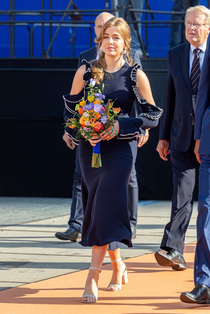 Prinses Alexia Leent Jurk Van Moeder Máxima Voor Haar Werkbezoek