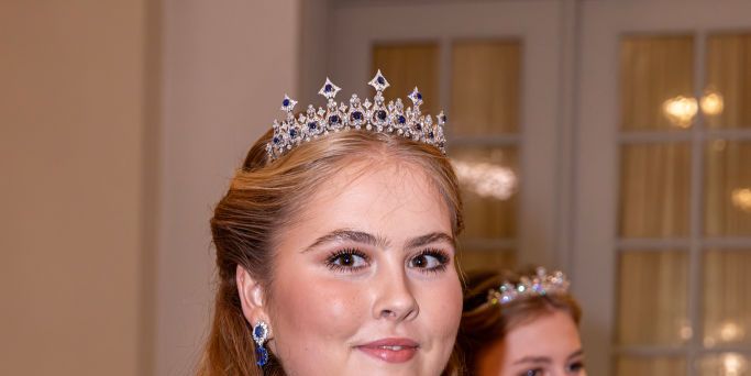 Prinsesse Amalia bærer den historiske tiaraen på bursdagsfesten