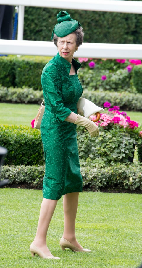 60+ Photos of the Royal Family Wearing Green - Queen Elizabeth ...