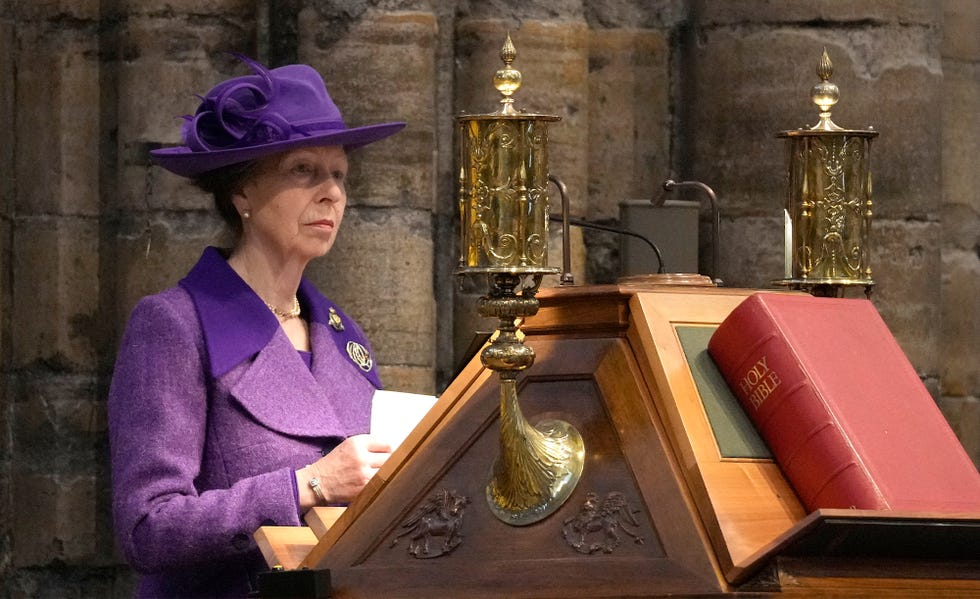 queen royal blue westminster abbey