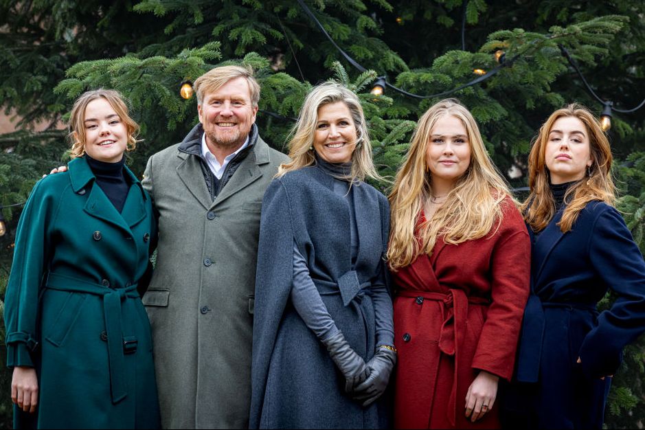 dutch royal family christmas photosession at palace huis ten bosch
