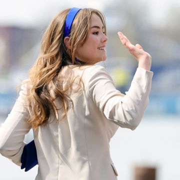 prinses ariane zwaait naar mensen tijdens koningsdag in rotterdam