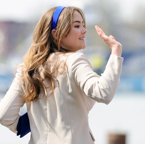 prinses ariane zwaait naar het publiek tijdens koningsdag in rotterdam