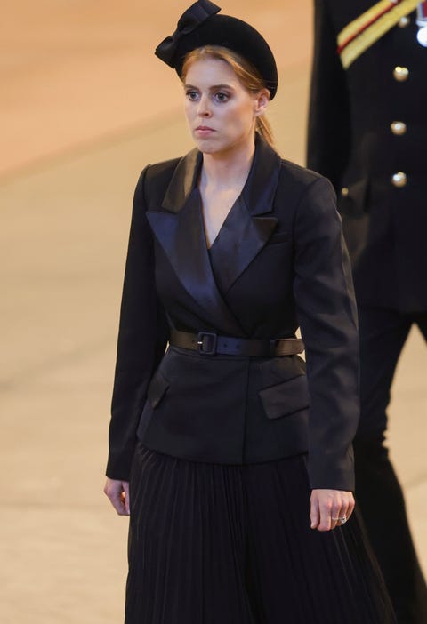 queen elizabeth ii's grandchildren mount vigil at westminster hall