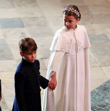 princess charlotte coronation holding hands prince louis