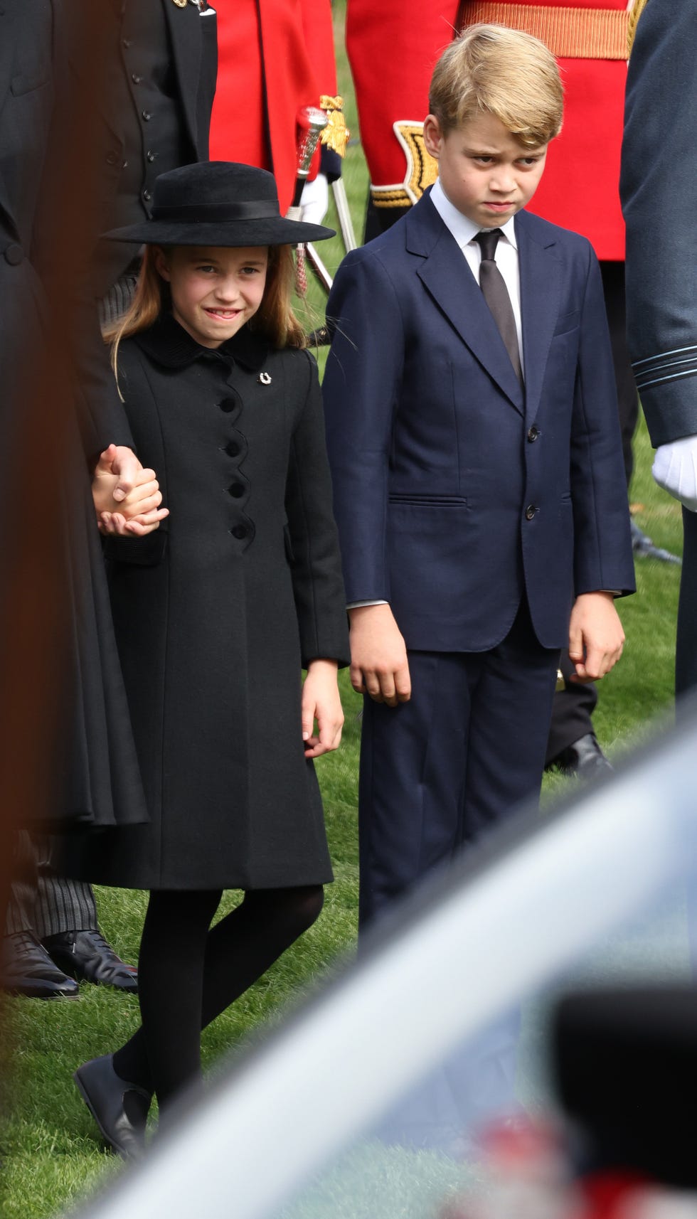 los hijos de los príncipes de gales de negro