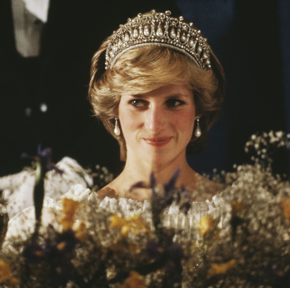Dressing Diana プリンセスダイアナ 全カラー豪華本 イルミナティ Dressing Diana プリンセスダイアナ 全カラー豪華本