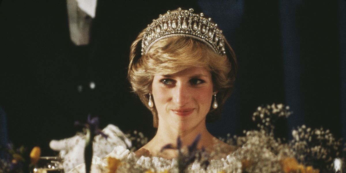 Dressing Diana プリンセスダイアナ 全カラー豪華本 イルミナティ ダイアナ妃がファッションを通じて伝えたかったこととは