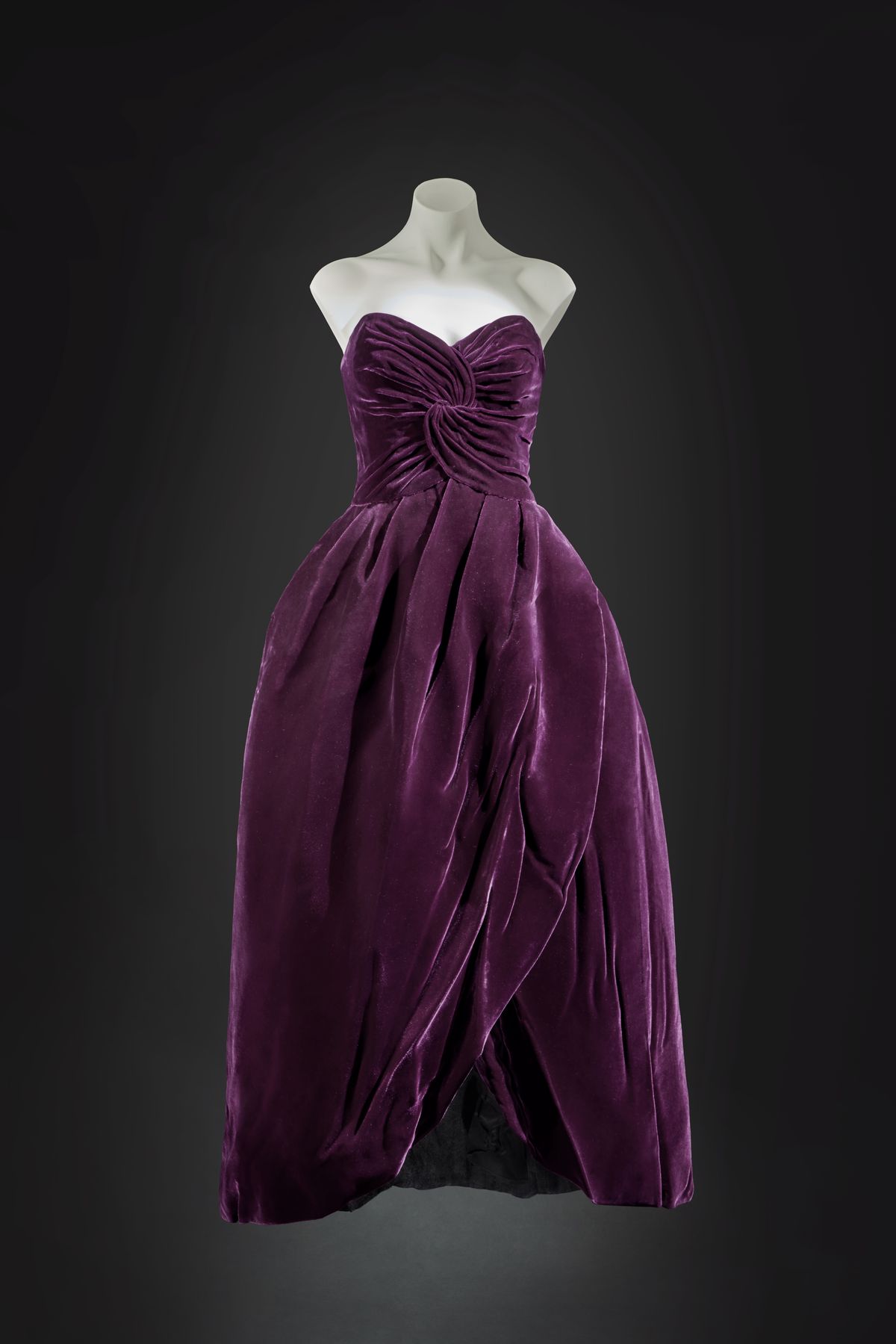 princess dianas dress goes to auction at sothebys new york