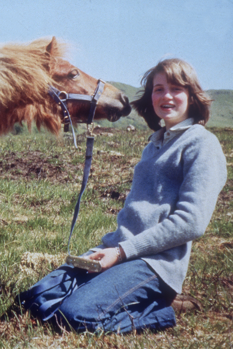 princess diana's best fashion moments and outfits before becoming a member of the royal family, in her lady diana spencer days