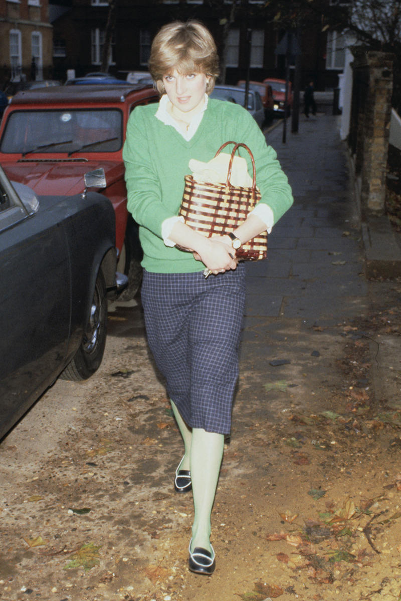 princess diana's best fashion moments and outfits before becoming a member of the royal family, in her lady diana spencer days