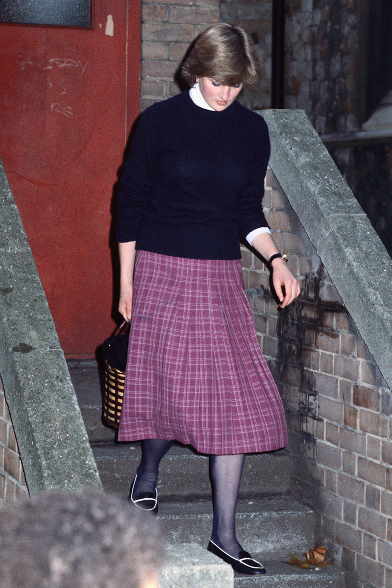 princess diana's best fashion moments and outfits before becoming a member of the royal family, in her lady diana spencer days