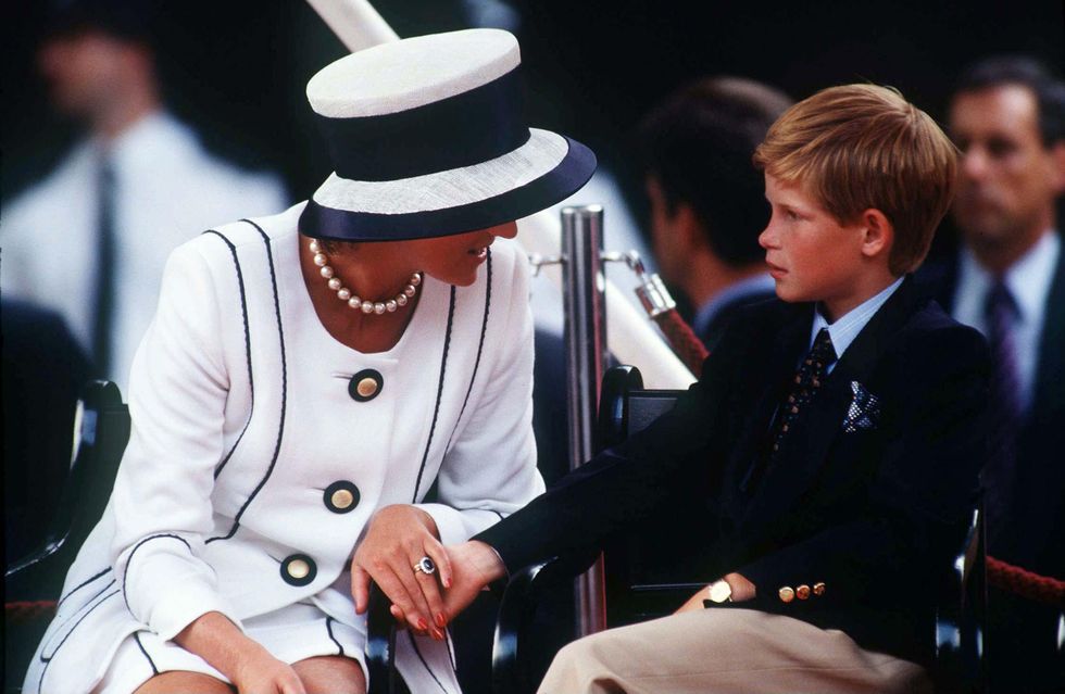 diana and harry at vj day