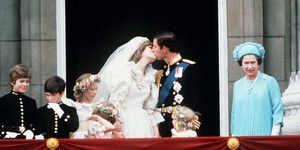 princess diana prince charles wedding balcony kiss
